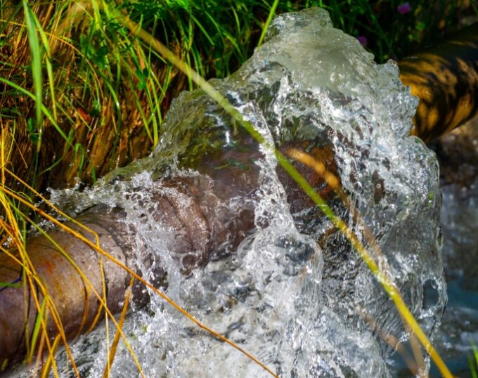 burst-water-pipe
